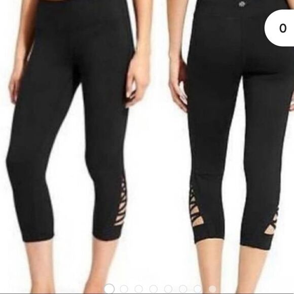 ATHLETA Quest Criss Cross Chaturanga Capri Black Size Small - Picture 1 of 8